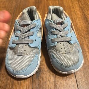 Nike Kids Light Blue and Gray Sneakers